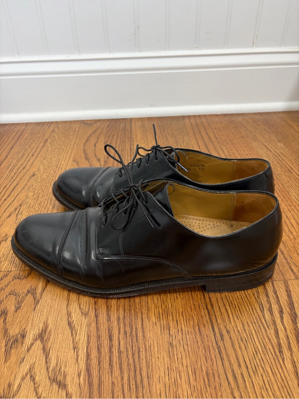 Cole Haan Bedford Cap-Toe Black Oxfords (10.5) - Picture 5 of 9